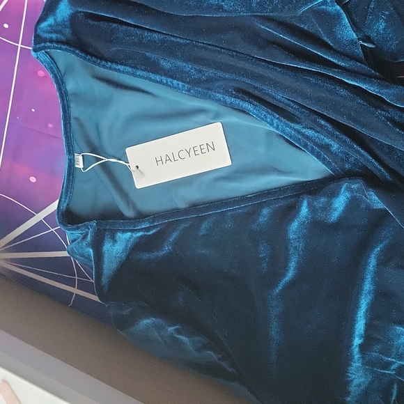 🦚 Brand new velvet wrap dress - Peacock blue - Picture 8 of 13